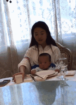 |“女同事失业了，来我家借宿，是时候出手了！”哈哈哈