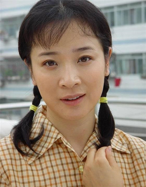 陈小艺|国家一级女演员，婚后被多次拍到“出墙”行为，丈夫却隐忍11年