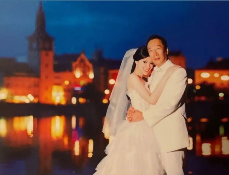 曾馨莹|舞蹈老师曾馨莹：34岁嫁58岁首富得千万聘礼，6年生3胎稳坐阔太位