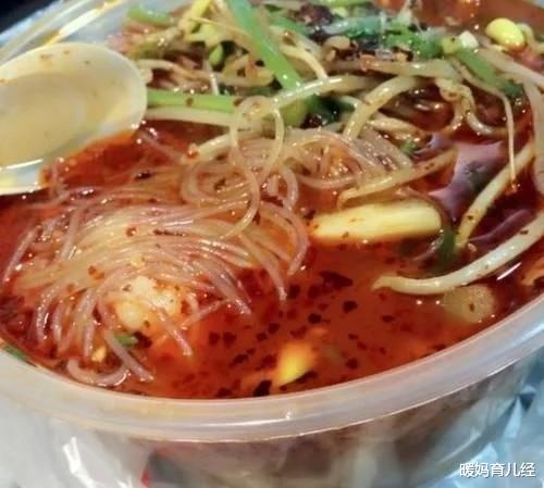 暖妈育儿经|“每月3000要饿死我吗？”大学生质问父母，网友听后摇摇头