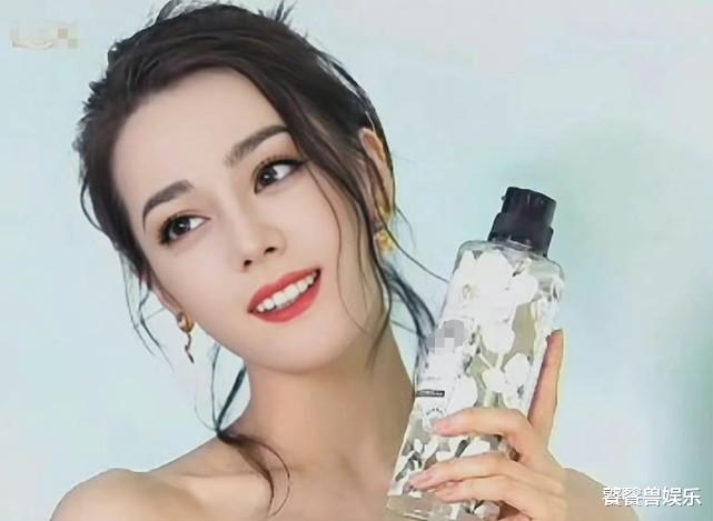 迪丽热巴|热巴直播捞金，穿碎花裙仙气又撩人，90后花旦再度秀身材优越感