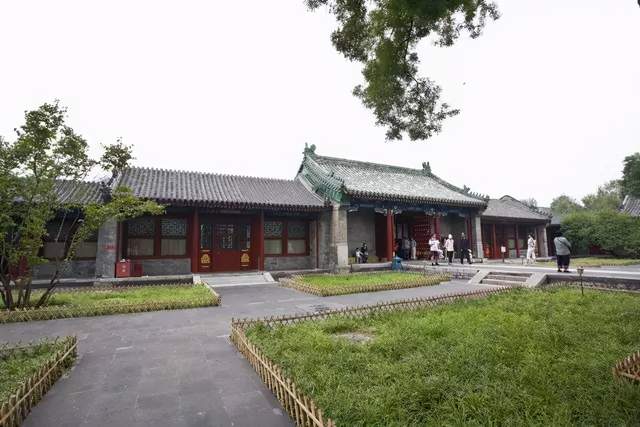 和珅|他是史上第一贪官，光收藏的古玩珍宝就价值800多个亿