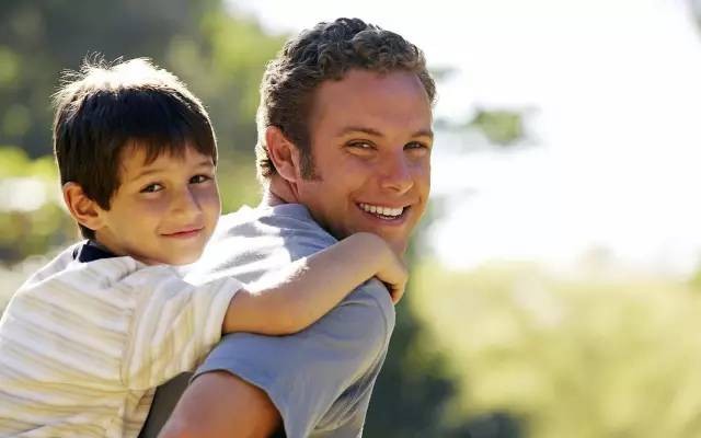 布谷妈妈|当孩子开始“顶嘴”时,父母学会说这4句话,孩子将来更有出息