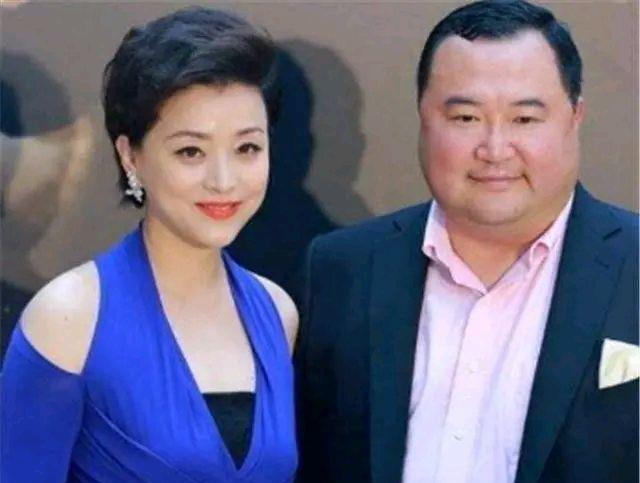 杨澜|从杨澜的脱口秀，感受到一份雅，羡慕她幸福婚姻，真是好命女人