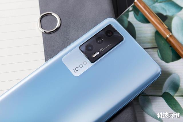 iqoo neo|12GB+256GB+独立显示芯片，重回2899元，66W闪充旗舰售价亲民