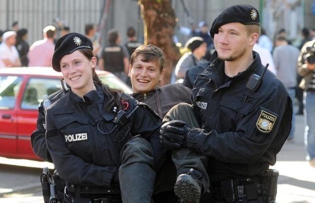 看起來很酷的德國警察-圖3