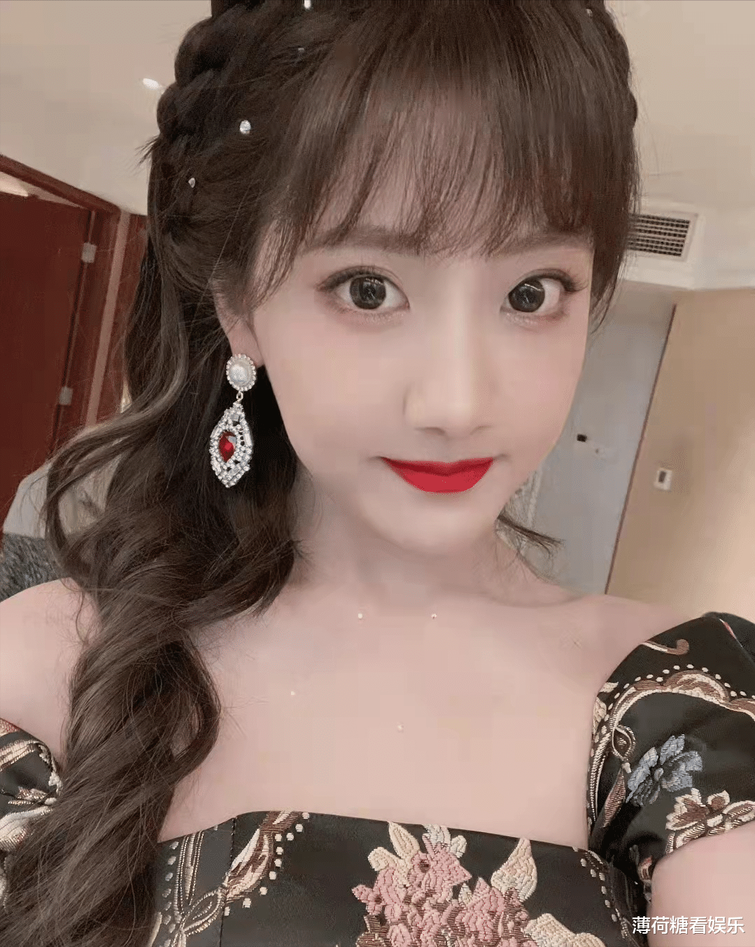 李艺彤|司机比明星还赚得多？李艺彤打车遇司机炫富，我一年千把百万够了