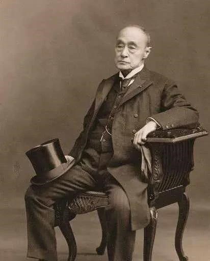 日语|日本天皇宣讲时，下面的民众根本听不懂，为什么不选择用日语？