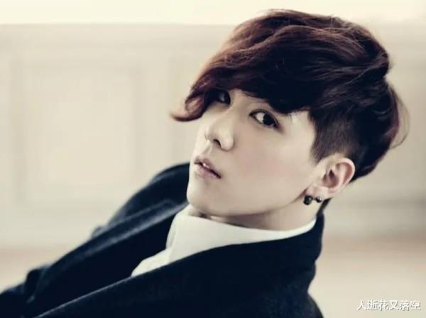 快乐大本营|一个?舞台 ?,五个人?,配上?一?席?幽默?的?台词,《快乐大本营》结束了它长达24年的传奇,可能这一公告将是永远。