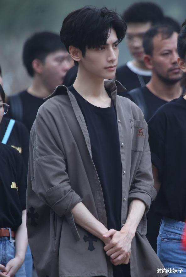 时尚辣妹子|不要相信罗云熙状态不好！看他最新生图，完全就是谣言