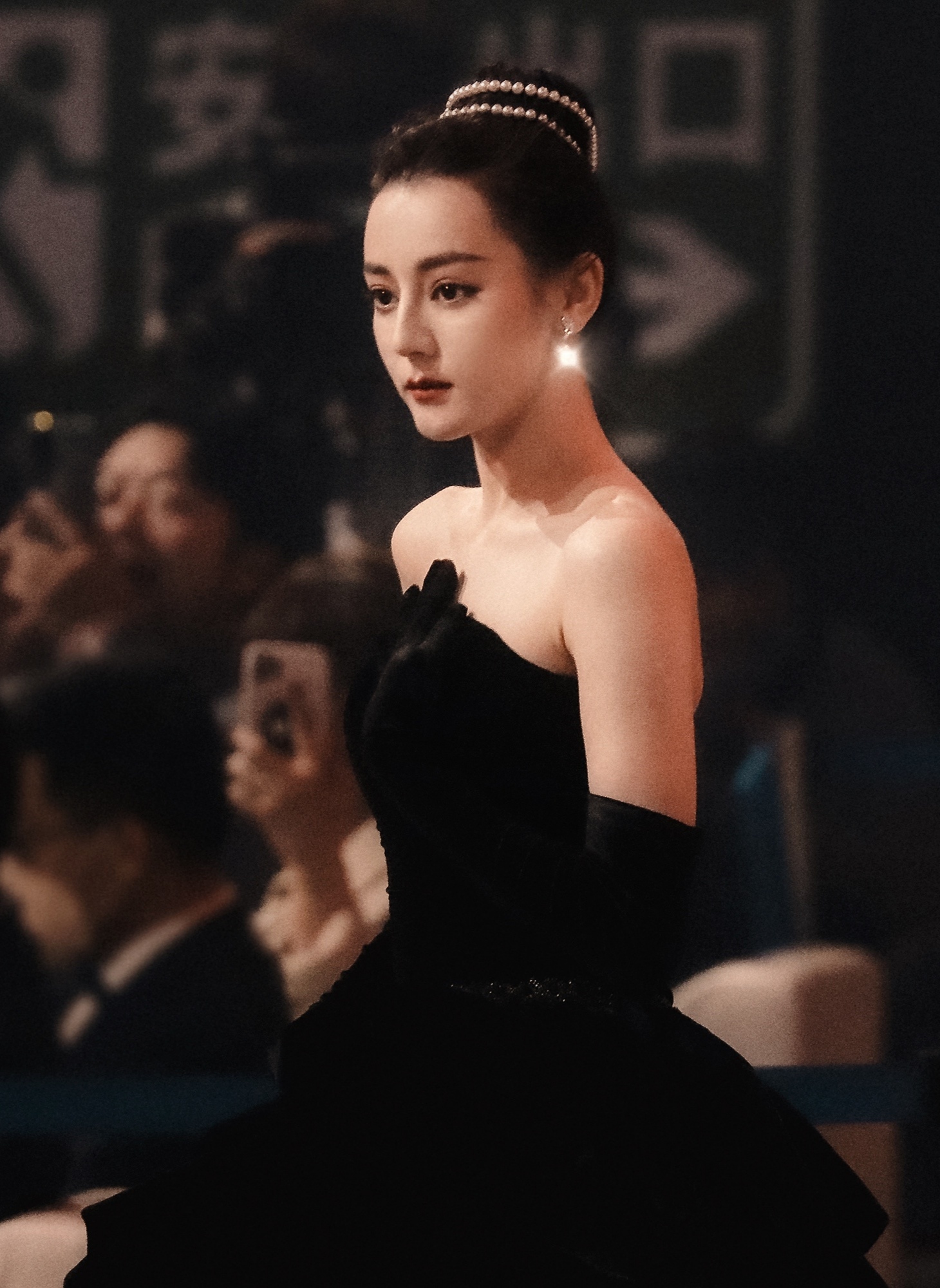 迪丽热巴|迪士尼公主算啥？在热巴这“皇室女王”面前，甜美变得一文不值！