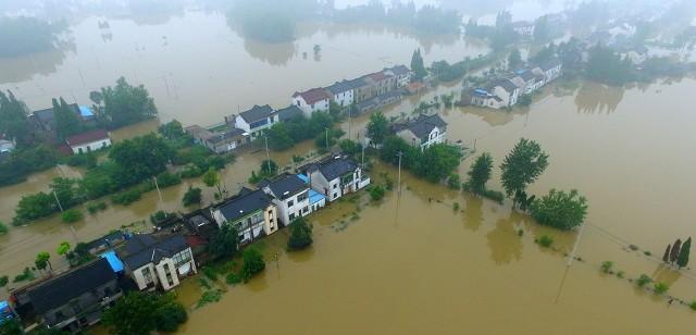 家有小甜椒儿|如果孩子一生只能学一种技能，那我会选择游泳，因为这是保命技能