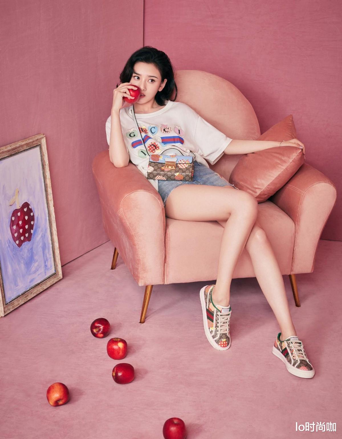 化妆|宋祖儿就算穿T恤都有大片感，清爽短发尽显少女感，身材好真任性