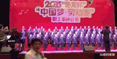 女孩|兄弟们都说红短裤的女孩最漂亮，可我还是坚定地选择了第三个妹子