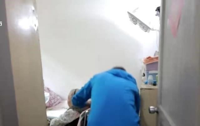 李健|51岁儿子照顾99岁母亲，十年如一日：她在，家就在