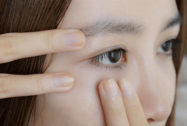 眼霜|“涂眼霜”的4种错误方法，就算是千元眼霜也是浪费钱还没效果