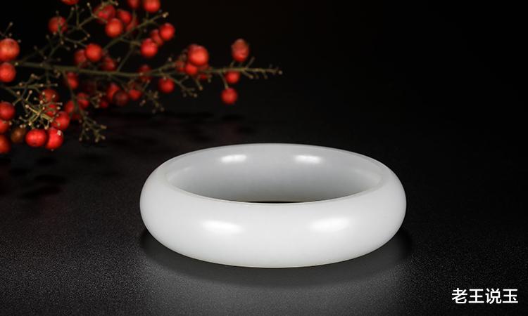 |母亲节来临之际，送一块美玉给母亲，是对母亲爱的回赠