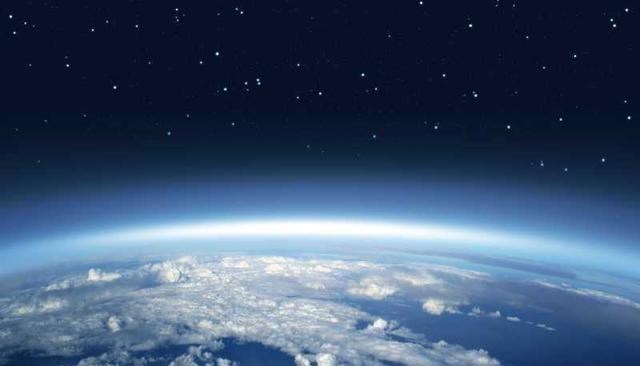 南极 臭氧层出现空洞，不加以保护的话，它还能接着保护地球吗？