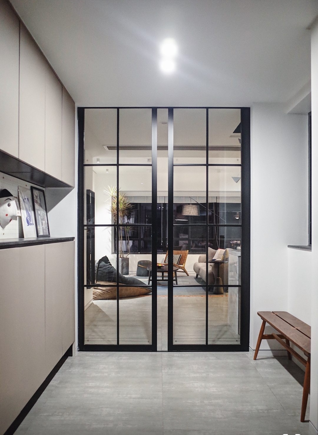 新住家居|她坚持在玄关加一扇门,家人都觉得很鸡肋,入住后才发现真好用!