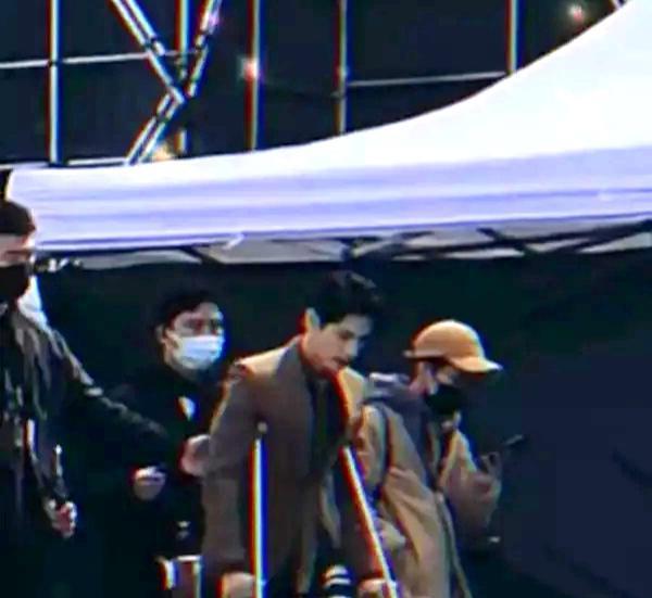 罗云熙|罗云熙拍摄新剧的状态让人心疼，和两年前的情况一样，望赶紧恢复