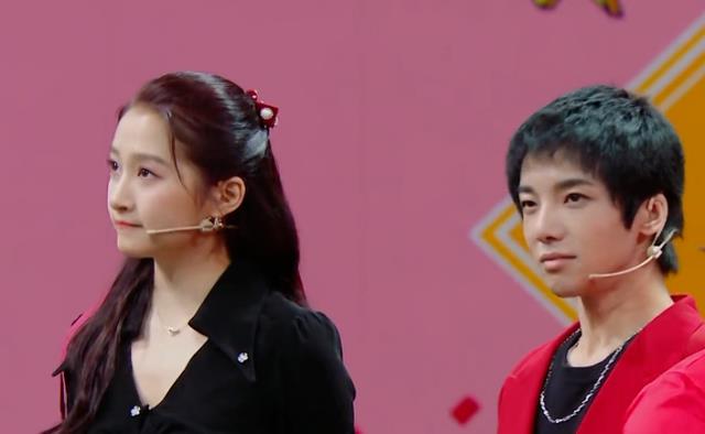 六小龄童|关晓彤录《王牌》总瞟观众席，顺着眼神看过去，难怪沈腾全程起哄