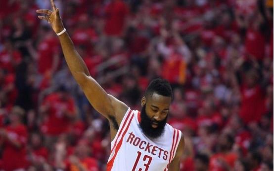 詹姆斯·哈登|哈登奪冠那一刻的興奮是發(fā)自內(nèi)心的，飽受爭(zhēng)議，到現(xiàn)在功成名就