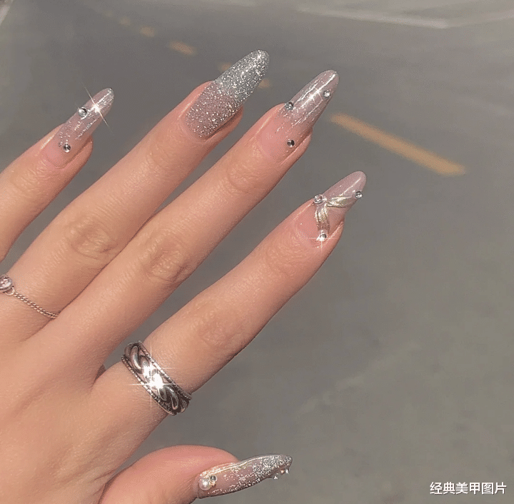 美甲|耀眼绚丽的blingbling美甲,美的大大方方!