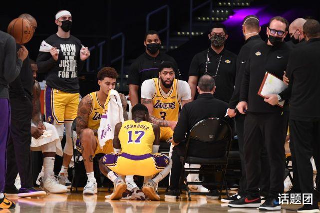 湖人队|庄神闹情绪沃格尔找不到说明书 湖人只剩7人轮换詹姆斯被逼打控卫