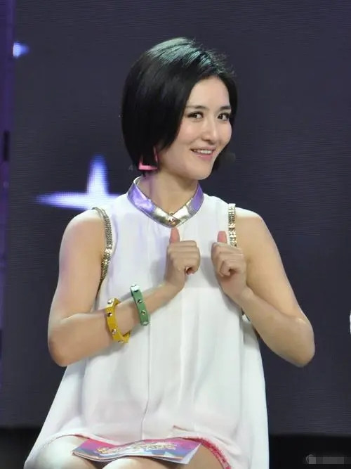 周芷若|离开《快本》这个避风港,吴昕不装了谢娜不颠了,两人真实实力见高低