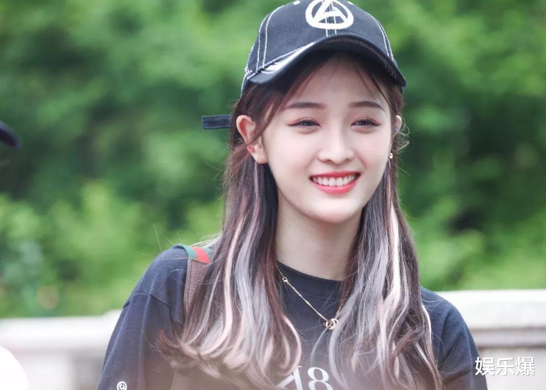 吻戏|肖战吴宣仪吻戏曝光，却被质疑是借位，吴宣仪侧脸曲线引起热议