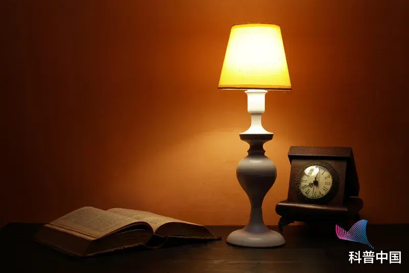 睡眠|为什么有时睡梦中会被一声巨响惊醒？可能和它有关…