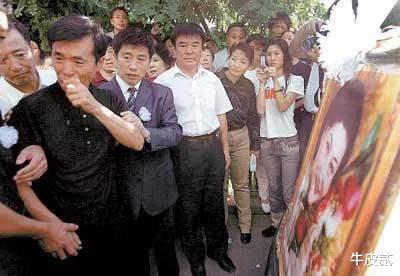 高秀敏|“鬼才编剧”何庆魁，高秀敏病逝后，被他抛弃14年的发妻收留了他