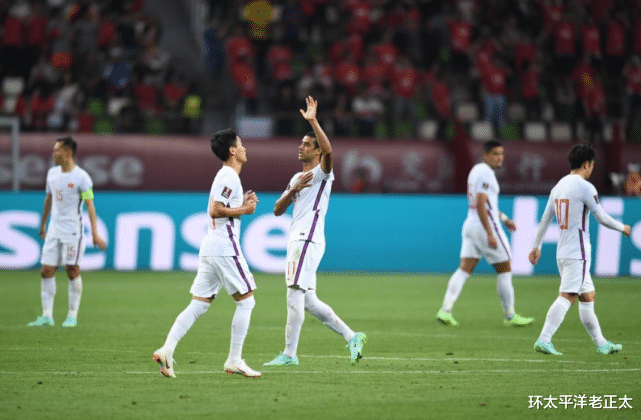 中国足协|别骂了！国足失主场原因揭晓，足协别无选择，球迷盛赞国足球员：都是英雄