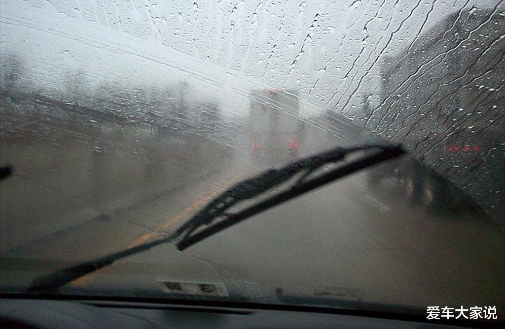  老司机在高速服务区喜欢检查车辆，他们都检查些什么呢？