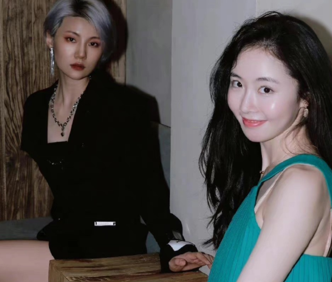 |陈露断更3天疑被抓，施冰岚罕见发文：一切都在平稳有序地进行