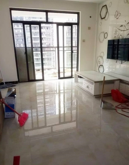 参观表姐的新房，厨房太奇葩，卫生间太尴尬，忍了半天不敢上厕所