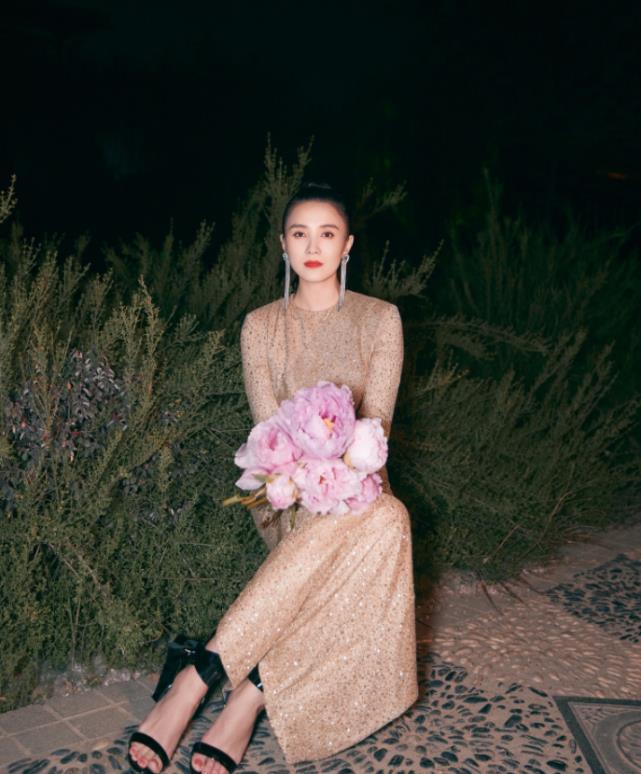 宋佳|宋佳又要翻红了？“南俪式”穿衣全网疯传，当代妈妈都该这么穿