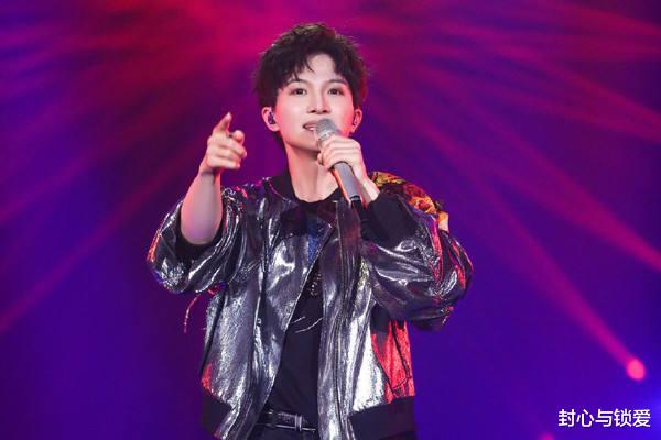 周深|从小山村的留守儿童到一线男歌手，周深是如何一路逆袭的？