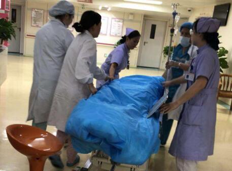 江湖微谈 35岁女子恶心呕吐，结果查出肝癌晚期，医生告诫：早点做检查