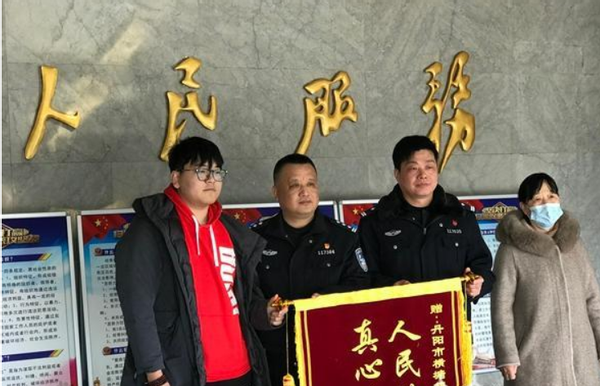 青海生活资讯 女子在纸箱藏30万黄金，却被家人当废纸卖了 ，暖心民警帮忙找回