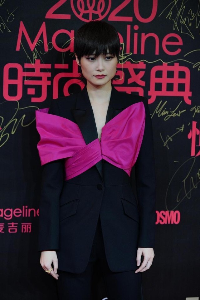 Lady变美日记|“中性风”代言人李宇春，穿透光衬衫越来越妩媚，有点女人味了