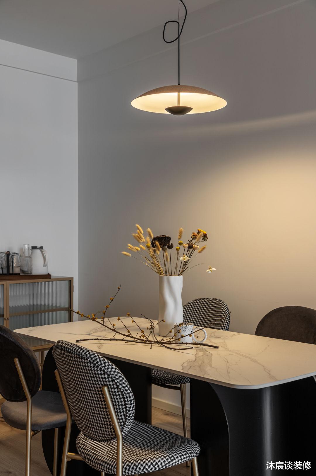 重庆姑娘晒出自己独居生活，室内到处暖暖的，原来一个人住这么爽