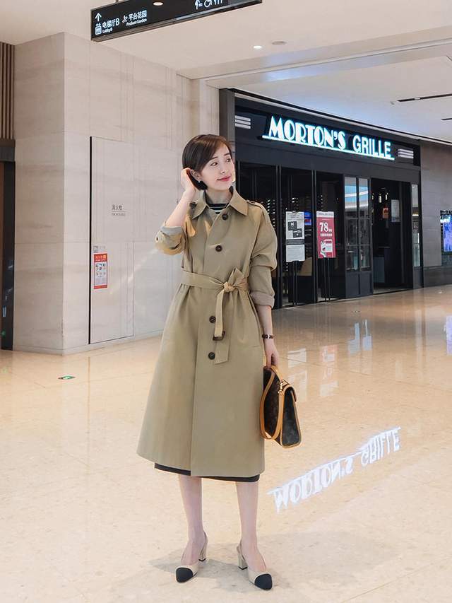 何有强|今秋最洋气的穿法总结，风衣+牛仔裤或裙子，适合28~48岁女人借鉴