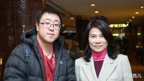 初语吾儿|霍尊字体幼稚似小学生,基础教育的缺失就像放大镜,星二代的通病