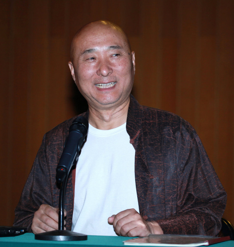 陈佩斯|陈佩斯：父亲去世后，为慈母尽孝让人动容！