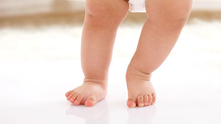 宝宝树|宝宝腿不直怎么办？绑腿绝不行，这个方法让宝宝从小拥有长直美腿