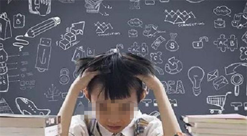父亲因6岁儿子不写作业,暴打儿子后将其活埋,被捕时还面露笑容