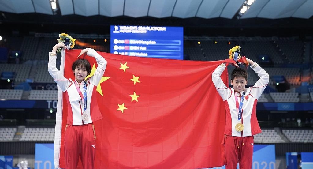 靖妈育儿说|14岁的全红婵跳水夺冠！郭晶晶为其鼓掌，但这姑娘懂事得让人心疼