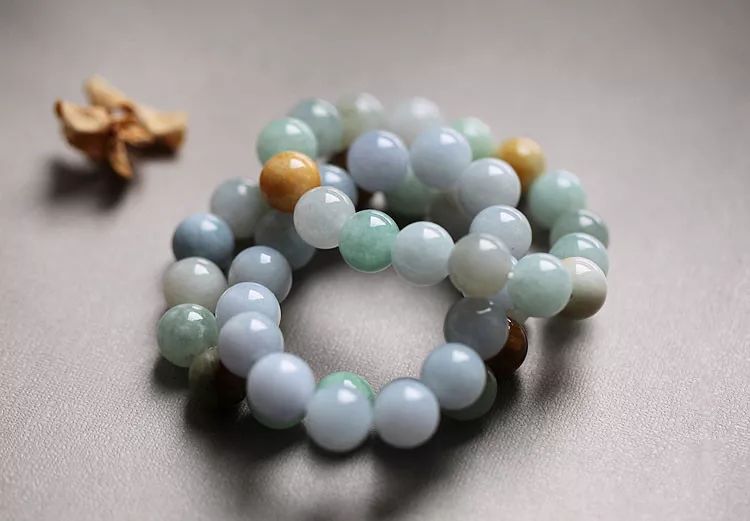 翡翠手串|为什么翡翠手串一定要是18颗？