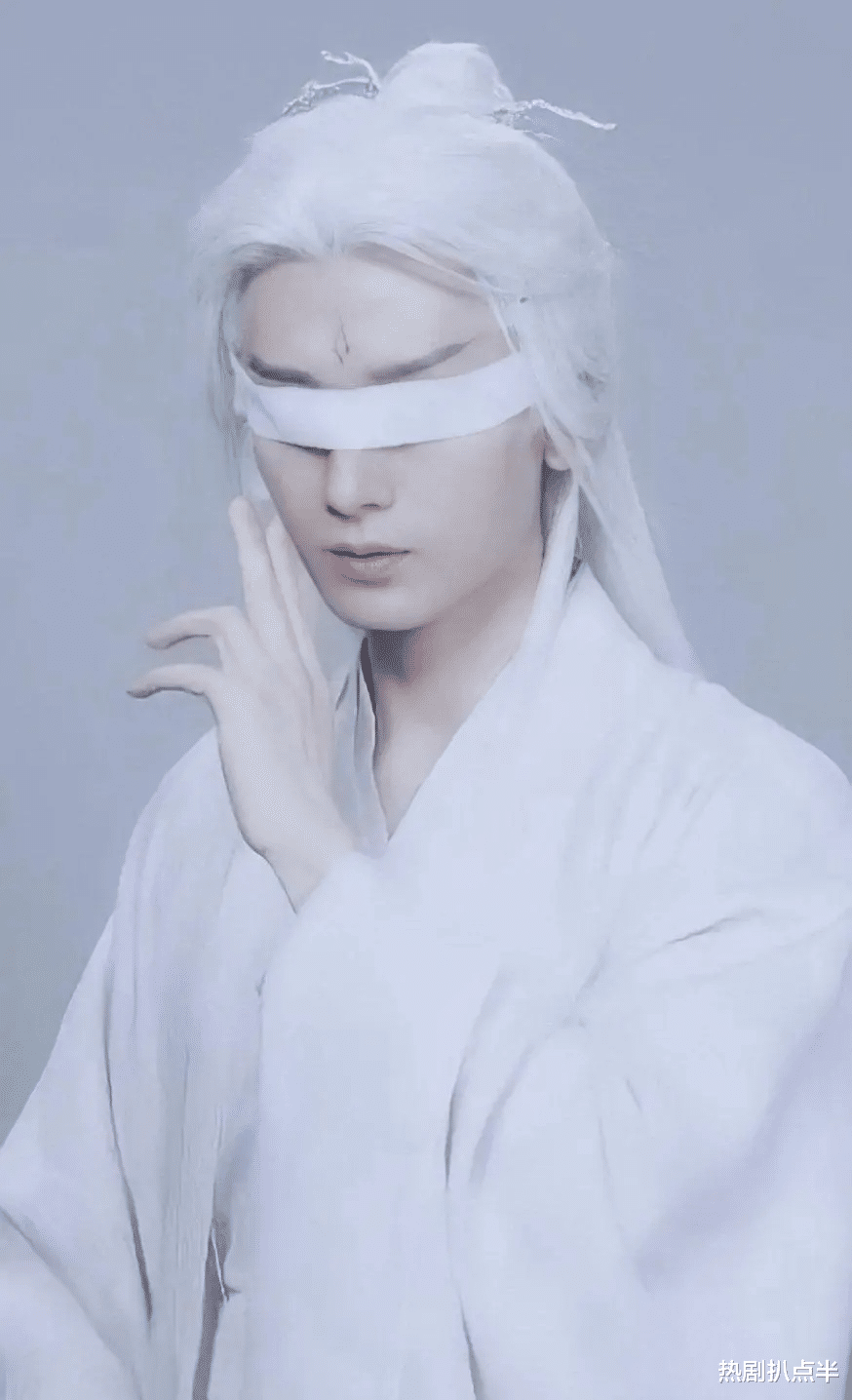 王鹤棣|同样是白发造型，王鹤棣成毅的不忍直视，还是他们hold住了